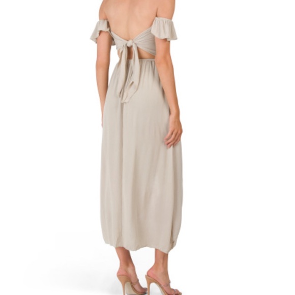 Juniors Smocked Off the Shoulder Hi-Lo Maxi Dress - Picture 2 of 3